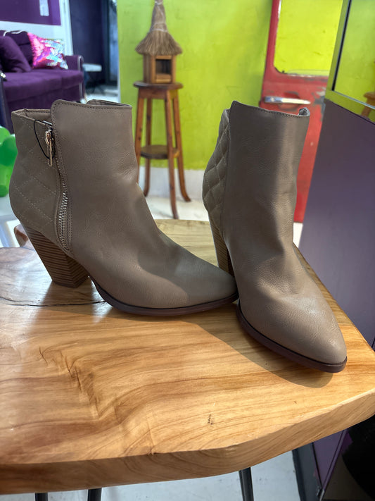 Shoedazzle Taupe Boots