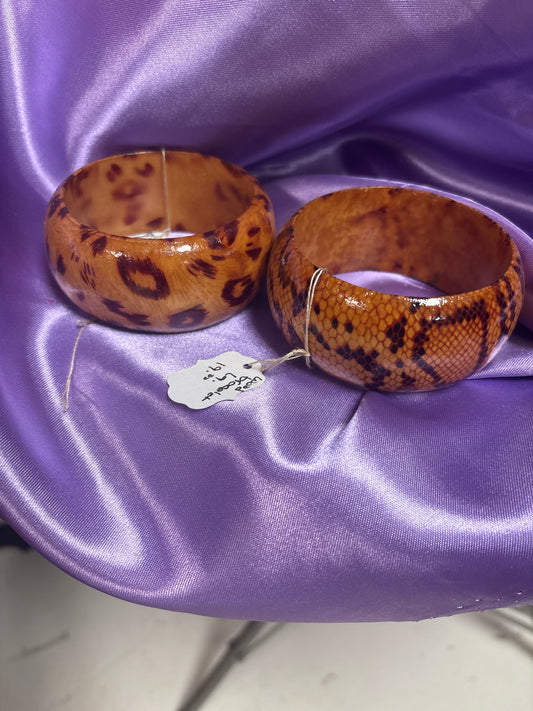 B01999 Large Wooden Bangle